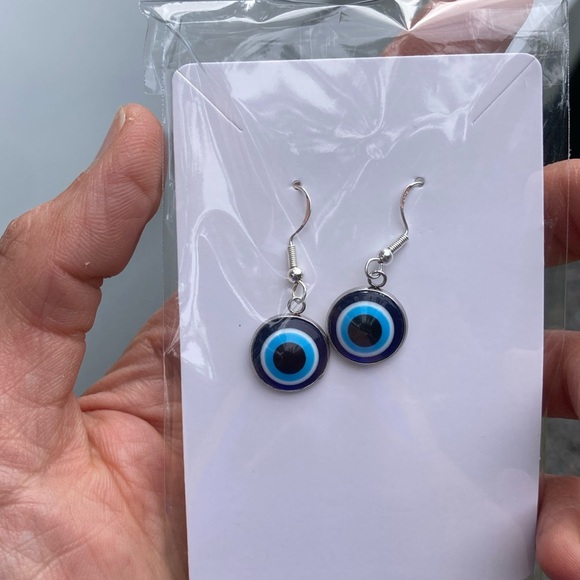 5 for $25 💸💸💸💸💸 
Evil Eye earrings. - Picture 1 of 3